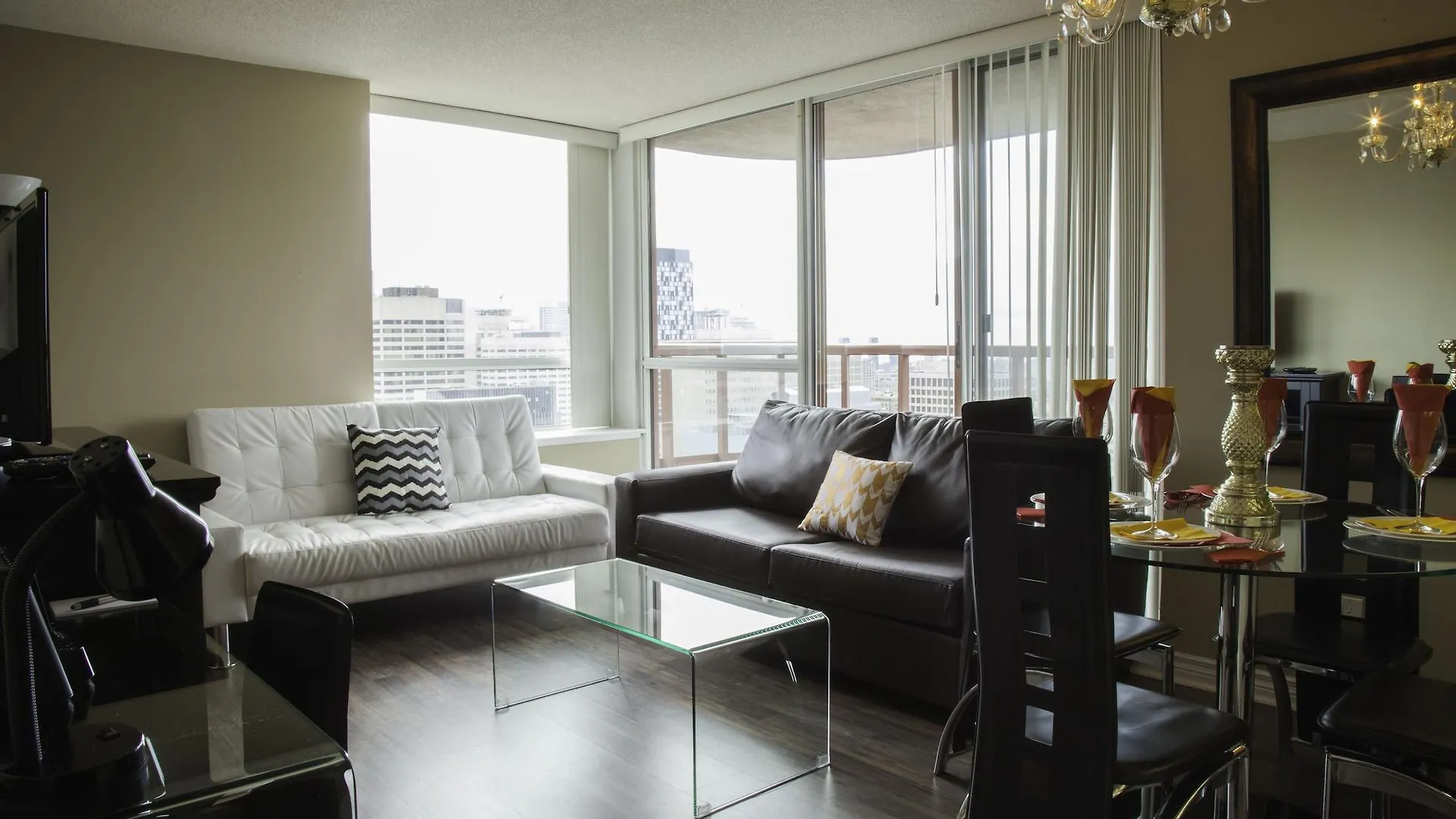 Canada Suites On Bay, Established 1998 Toronto